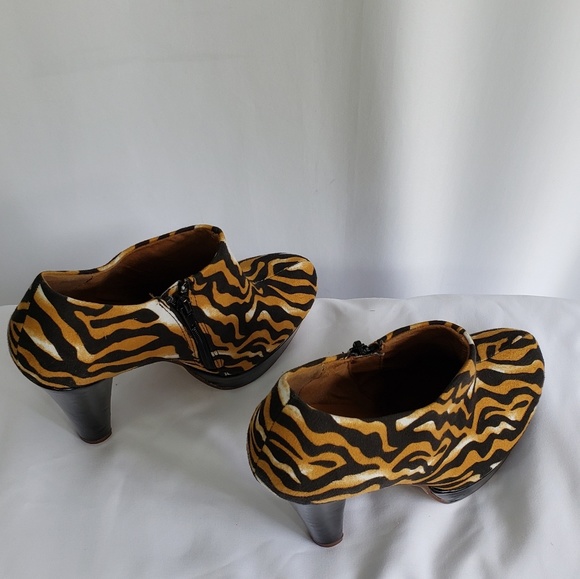 Shoes. Lime Light Size 9 - Picture 4 of 6